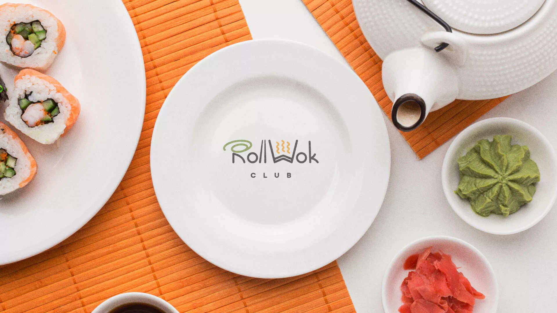Разработка логотипа и фирменного стиля суши-бара «Roll Wok Club» в Красноуфимске